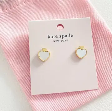 미사용 새상품 kate spade 하트형 스터드 귀걸이