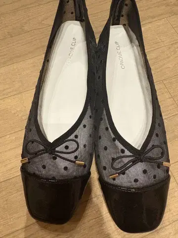 오파크 클립 도트 무늬 플랫슈즈 24cm