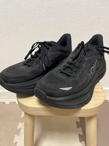 HOKA Bondi 블랙 러닝화