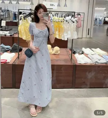 스트라이프 패턴 꽃무늬 자수 맥시 원피스