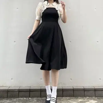 titty&co. 플레어 점프스커트 x 크롭 자수 블라우스 세트