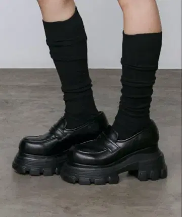 탱크 밑창 벌키 로퍼 23.5cm