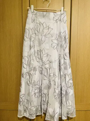 JUSGLITTY 플라워 자수 스커트 S