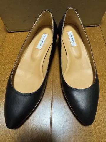 유나이티드 애로우즈 블랙 가죽 펌프스 36