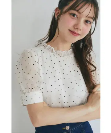 tocco closet 프티프릴넥 펄단추 플로키 도트 블라우스