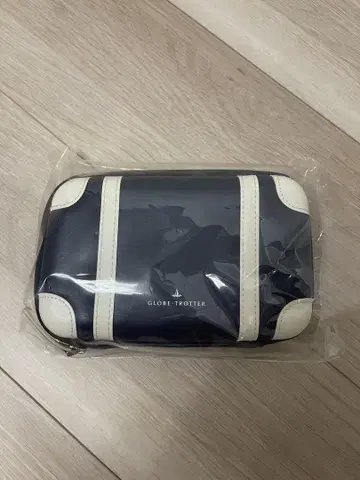 미사용 새상품! GLOBE TROTTER 트래블 파우치