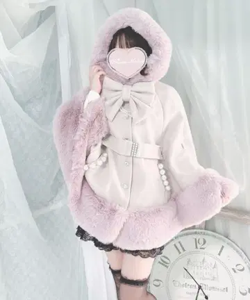 연보라색 리본 포함 케이프 코트
