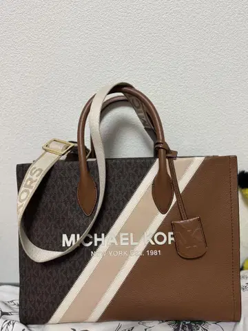 MICHAEL KORS 토트백 스트라이프 디자인