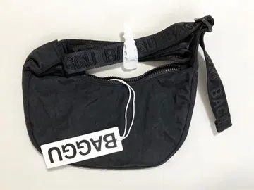 BAGGU 스몰 나일론 크레센트 백 블랙