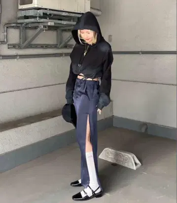 ACLENT 사이드 슬릿 새틴 롱 스커트