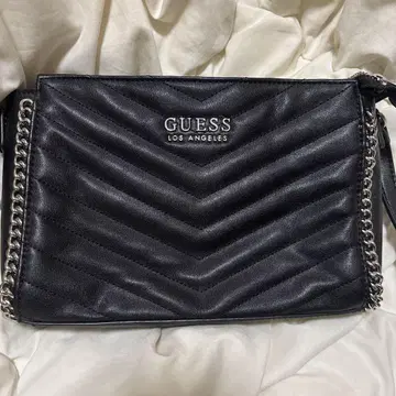 GUESS 블랙 숄더백