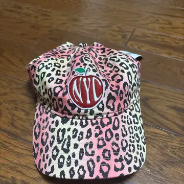 URBAN OUTFITTERS NYC 레오파드 무늬 캡