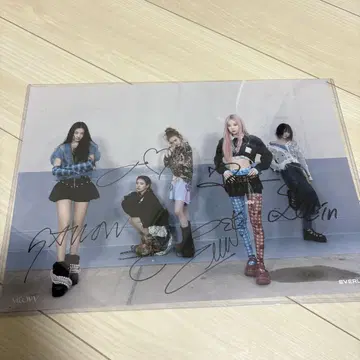MEOVV EVERGLOW 사인 포함 포스터 앨범 세트