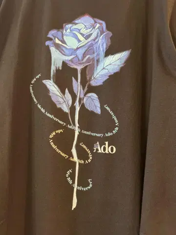 Ado 팝업 스토어 블루 로즈 XXL 사이즈 T셔츠