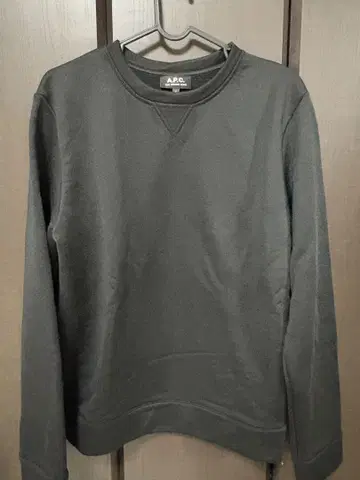 A.P.C. 블랙 크루넥 맨투맨 S
