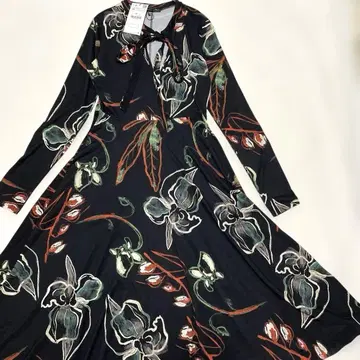 [ 새상품 ] ZARA 꽃 패턴 니트 소재 보우 타이 원피스 사이즈 M