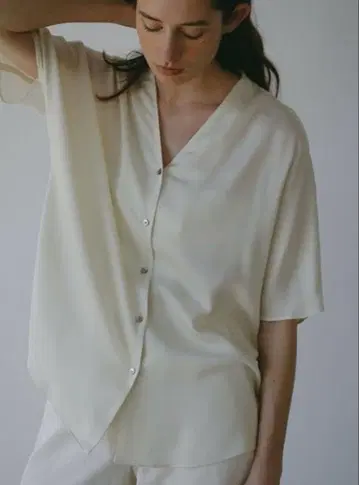 에트레토쿄 노카라 하프 슬리브 셔츠