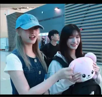IVE 리즈 착용 calvin klein Jeans 데님 캡