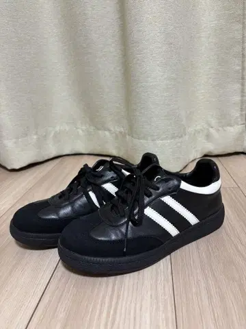 Chico 배색 가죽 스니커즈