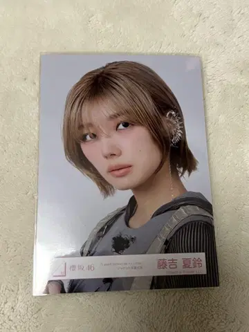 사쿠라자카46 브로마이드 후지요시 카린 IWTC 재킷 사진 상반신