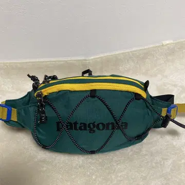 [ 새상품급 ] patagonia 바디백 웨스트 파우치 그린/옐로우 컬러