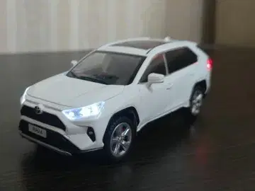 도요타 RAV4 미니카 화이트 1/24