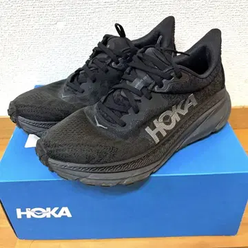 HOKA 블랙 스니커즈