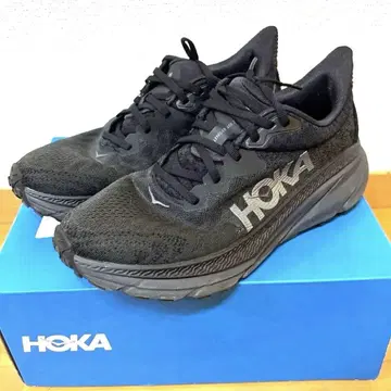 #HOKA 블랙 스니커즈