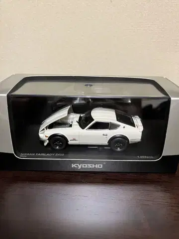 1/43 쿄쇼 닛산 페어레이디 Z432 화이트