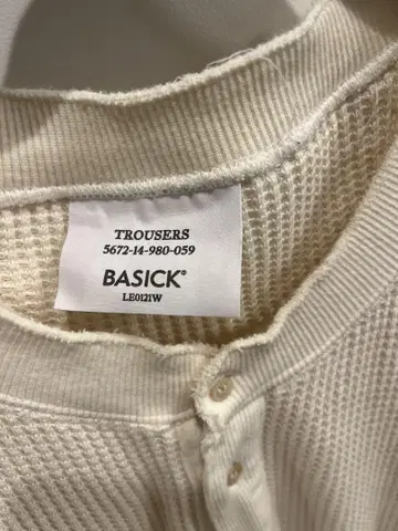 BASICK 아이보리 와플 소재 7부 소매 헨리넥