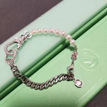 SWAROVSKI 크리스탈 펄 사용 팔찌 2024년 출시