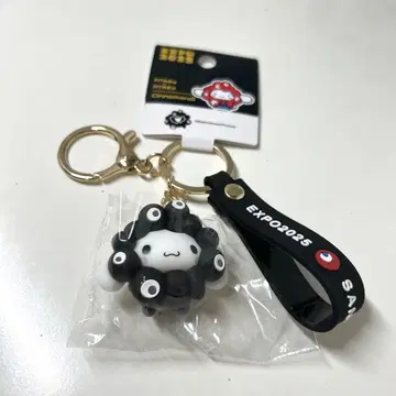간사이 만박 한정판 블랙 미야쿠미야쿠 산리오  키링 시나몬 롤