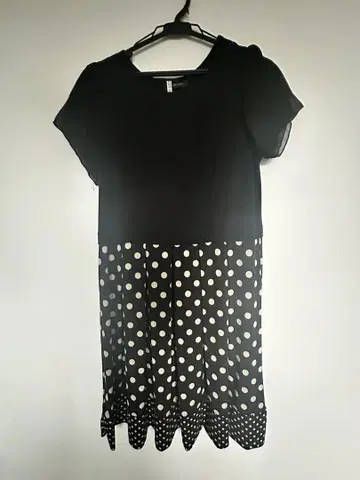 Francaise 블랙 화이트 물방울 패턴 반팔 원피스