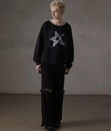 [ GRANCY ] 큐빅 디자인 그래픽 데미지 롱 T L 사이즈