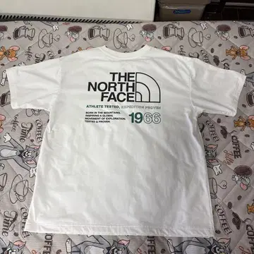 이번 시즌 티셔츠 THE NORTH FACE 화이트