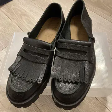 프린지 장식 블랙 로퍼 U 도트 미사용 새상품