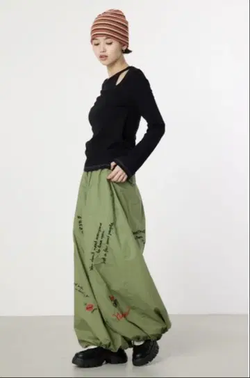 미사용품! 올리브 그린 자수 와이드 팬츠/로데오 크라운