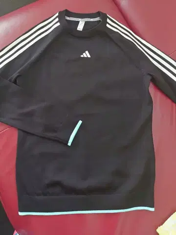 새상품급 adidas 블랙 긴팔 스웨터 민트 M 사이즈