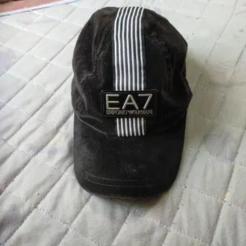 EA7 Emporio Armani 야구 모자