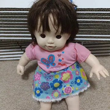 포포짱 인형 핑크T셔츠 꽃무늬 스커트