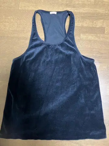 DRESSTERIOR 블랙 벨벳 탱크탑