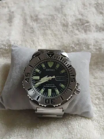 SEIKO 블랙 몬스터 자동 와인딩 우레탄 밴딩 새상품급