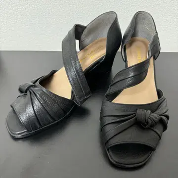 유키코 키지마 펌프스 블랙 가죽 24cm