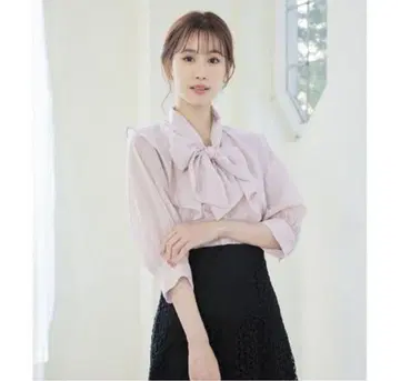 Swingle 시어 보타이 빅 프릴 블라우스 [ 새상품 ]