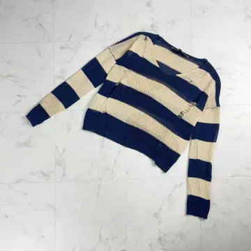 새상품급 BCBG 맥스아즈리아 보더 무늬 데미지 니트 XS *SC1275