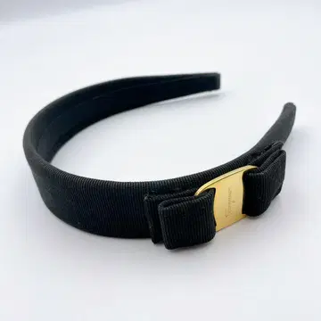 컨디션 최상 Ferragamo 블랙 리본풍 헤어밴드 골드 컬러 버클 포함