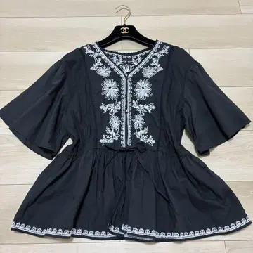 인기 완판템 니코앤드 인도 자수 V넥 블라우스 블랙 F 새상품급