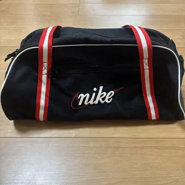 Nike 보스턴 백 블랙/레드