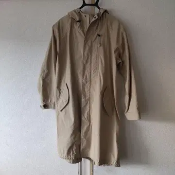 베이지 후드 부착 모즈 코트