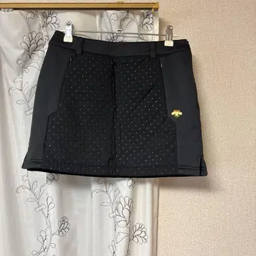 데상트 골프 축열 여성용 스커트 블랙 도트 무늬